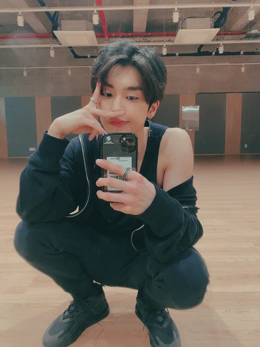 UP10TION's tweet photo. [#샤오] 평안한 밤 되시옵소서💛우리 이쁜 허니텐💛 https://t.co/KM8B1h3QoF