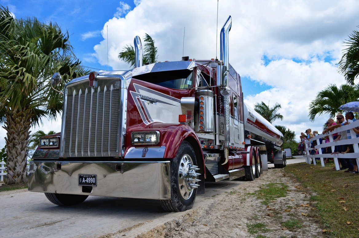 DriveWeather's tweet photo. Professional drivers should not be without #DriveWeather. The app presents the weather conditions at each step of your drive. Simple to use and free version available. #trucking #truckers #trucker #TruckerLife https://t.co/QDXbf4POtO https://t.co/FmPiAlfXZv