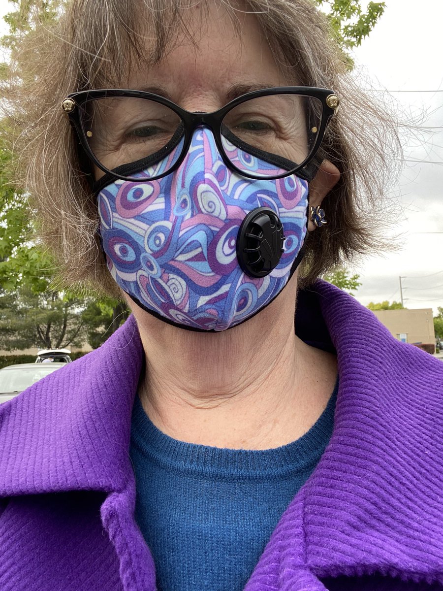 kdyerkdyer's tweet photo. Tiny victories. Color coordinating one’s face mask and outfit. #facemask https://t.co/RNOrpeqaEN