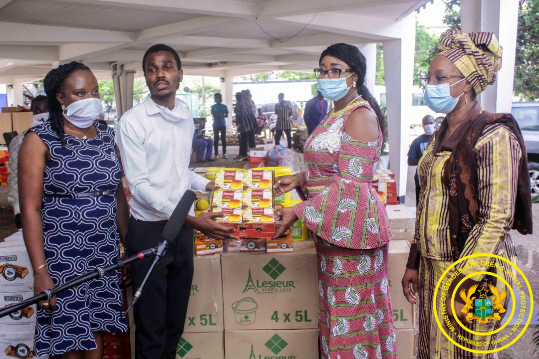 MoGCSP_Ghana's tweet photo. Gold Coast Matcom Ltd, one of the leading Food and Beverage distribution company in Ghana has donated assorted food items worth GH¢35, 000.00 to the Ministry of Gender, Children and Social Protection.
#MoGCSP_Ghana https://t.co/L8RC3YqSS3