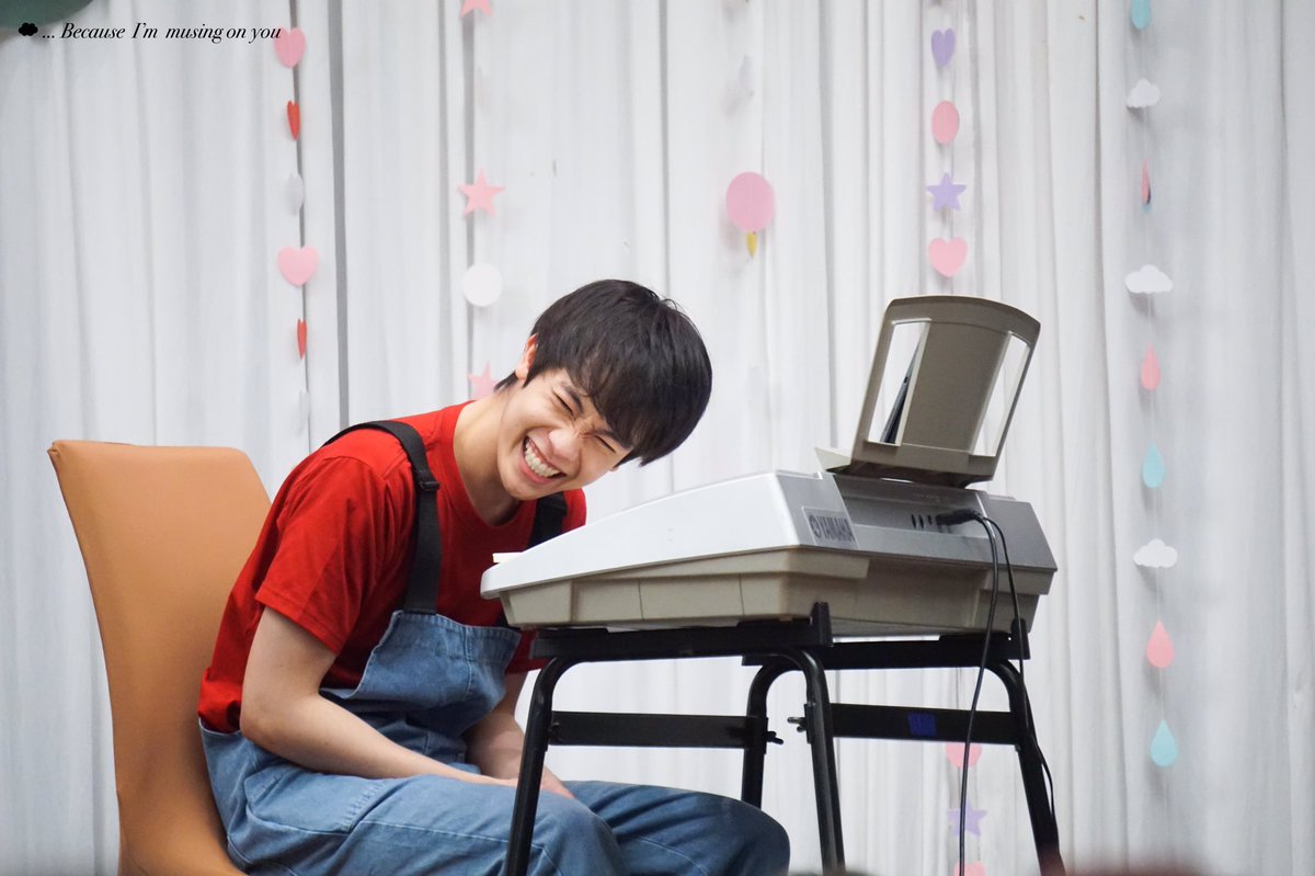 ☁️
คิดถึงรอยยิ้มและเสียงหัวเราะ
คิดถึงวันวานที่ผ่านมา
คิดถึง #แมวมิวซ์

#mmmmmmmuse 
#ConversationThailand #ChulaCuteBoy