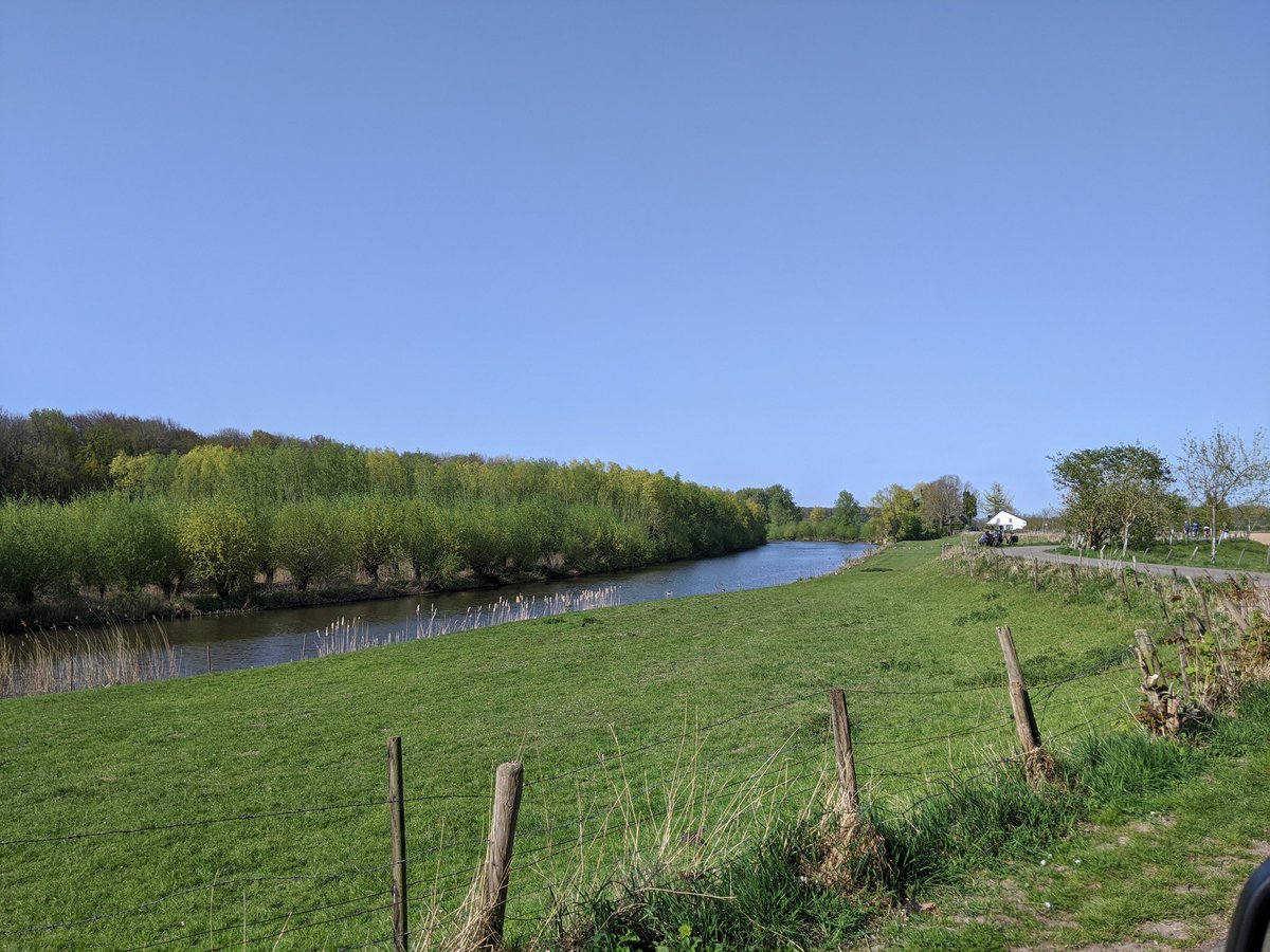 Timothyvana's tweet photo. Het was deze week geen straf om op pad te mogen om te werken. De lente in #Rivierenland op z'n mooist. #Linge #Korne #Nederrijn #Waal https://t.co/95RZIWb5WO