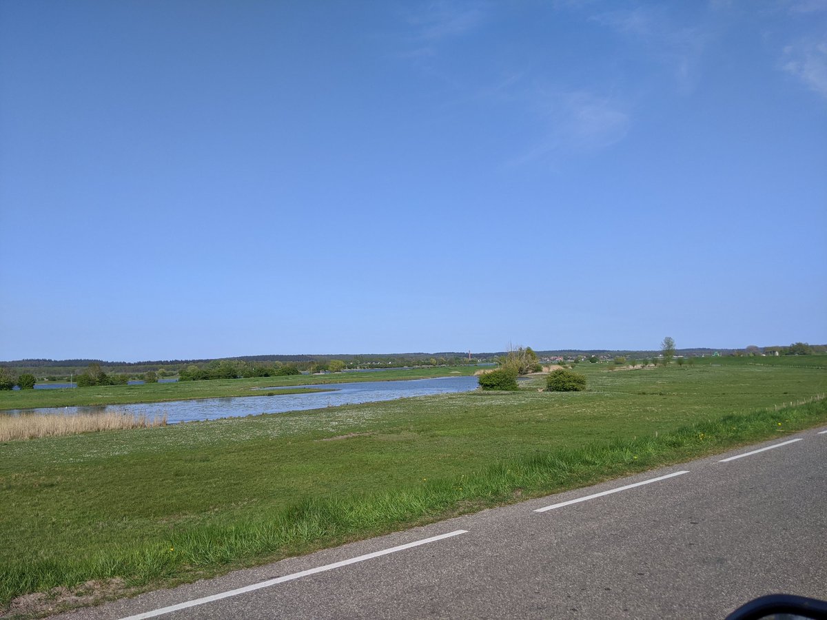 Timothyvana's tweet photo. Het was deze week geen straf om op pad te mogen om te werken. De lente in #Rivierenland op z'n mooist. #Linge #Korne #Nederrijn #Waal https://t.co/95RZIWb5WO