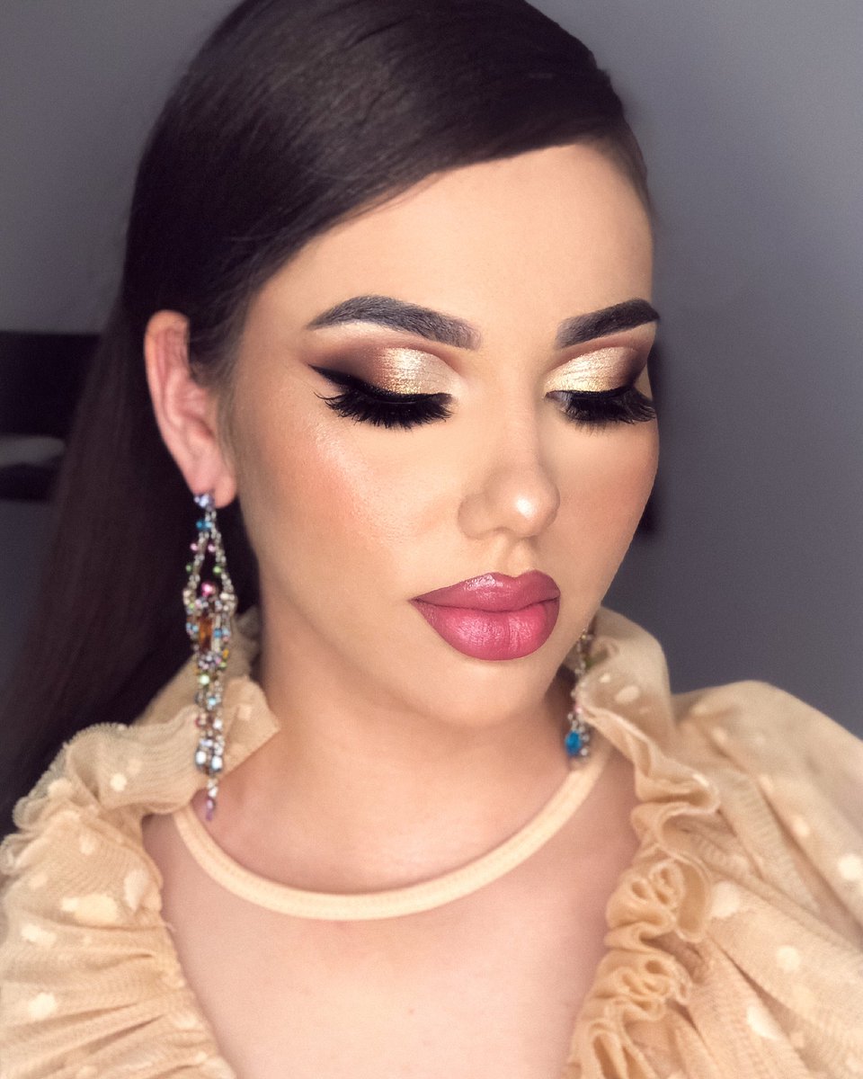 rivapmakeup's tweet photo. My type of glam 💕 Used @NyxCosmetics Vegas, Baby pigment &amp; @UrbanDecay Naked Heat palette 💘 https://t.co/H1IwqrEHsW