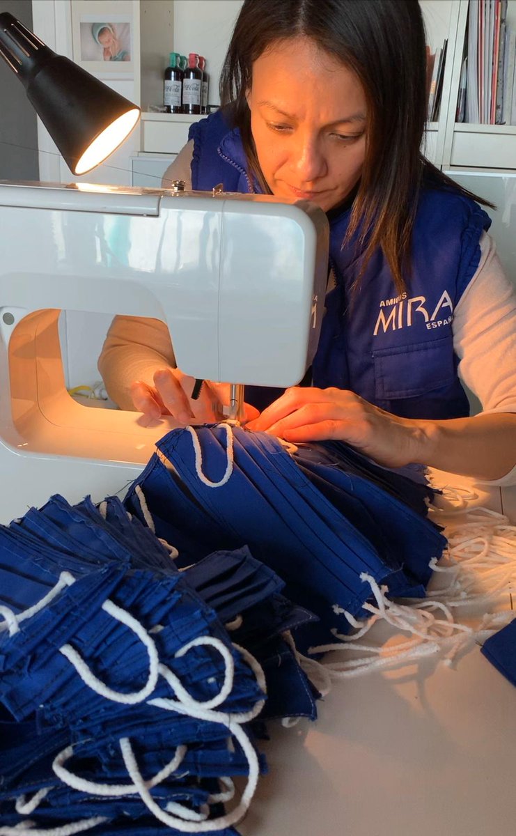MIRAENESPANA's tweet photo. Participamos en un proyecto de Barcelona Activa y el ayuntamiento. Con el objetivo de ayudar, nuestros voluntarios están realizando mascarillas no quirúrgicas con el material otorgado por ellos para poder abastecer centros y equipamientos donde sean necesarias.#EstamosContigo https://t.co/feWAtP2IRA