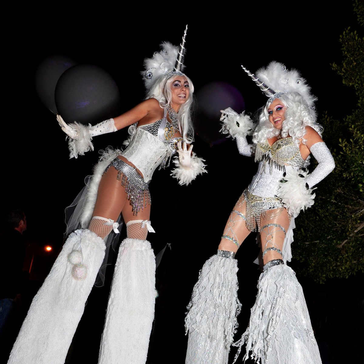 instudioEphoto's tweet photo. From the event photoshoot archives with love. (R) Lyn Sky amazing stilt walker #unicorn at @ChilloungeNight 
#sarasotaflorida #eventphotographer https://t.co/WzIqL819NY