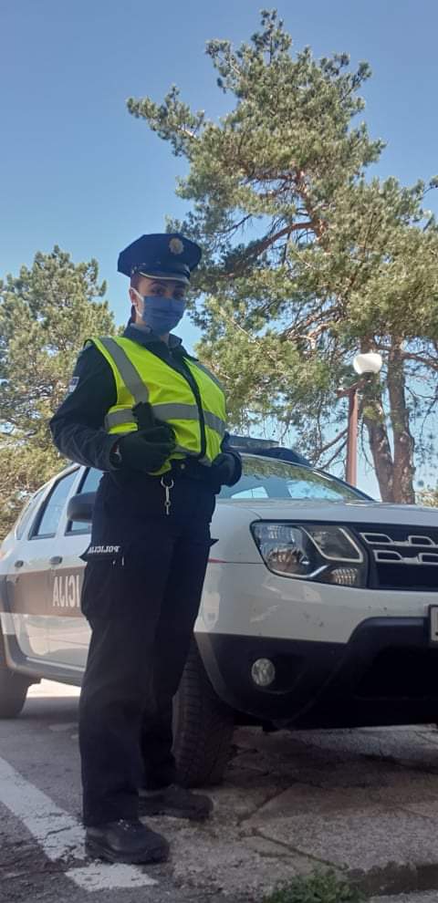 jozic_kristina's tweet photo. Samra 👮♀️ 💪, policajka, PS Bosanski Petrovac
MUP Unsko-sanskog kantona
#MUPUSK
#zeneupoliciji #hrabre #solidarne
#usluzbigrađana
#ostanikuci 📢
#covid_19 https://t.co/233IA255ZM