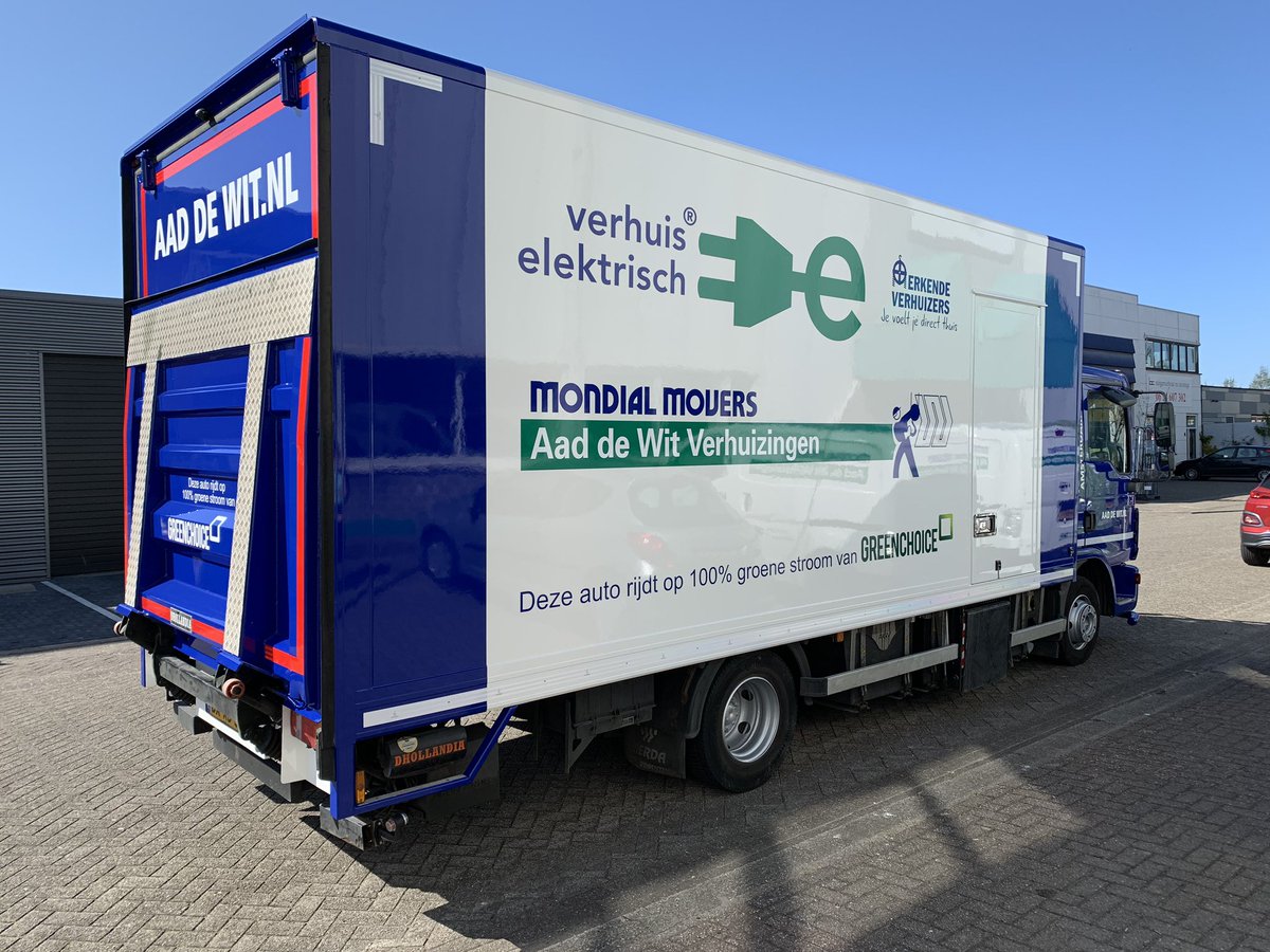 jan1laan's tweet image. Voor en Na: eerst (alweer 2e) technische revisie bij @WierdaHybrid ging onze 100% elektrische BX-XD-32 naar #Feld (spuiten) en #deGroot (belettering)