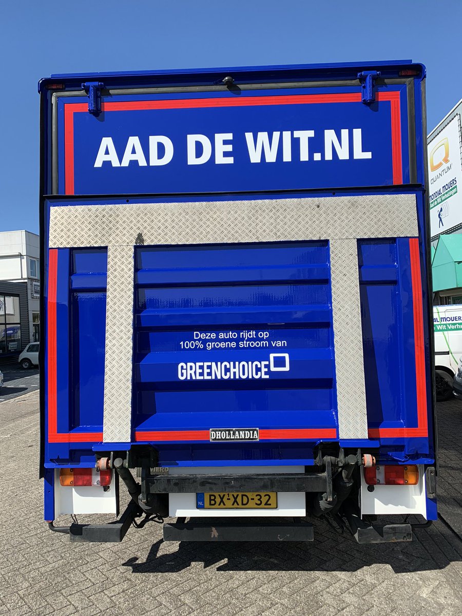jan1laan's tweet image. Voor en Na: eerst (alweer 2e) technische revisie bij @WierdaHybrid ging onze 100% elektrische BX-XD-32 naar #Feld (spuiten) en #deGroot (belettering)
