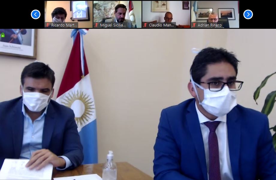 Hoy presentes en 1ª reunión virtual de Mesa Provincia-Municipios.
Y un logro importante de nuestro Foro: las comunas recibirán un mínimo de $ 100 mil de ATN.
Pedido realizado a autoridades provinciales en encuentro anterior, para que comunas puedan contar con un piso de recursos.