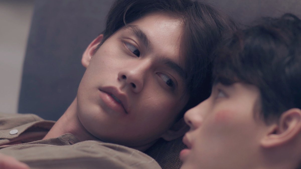 YourGhurlz's tweet photo. This scene shows how sarawat obsess to our baby bunny win😋😗😍 what a real quick answer of bright to win (Yes, Please)🤣😂
@winmetawin @bbrightvc 
#คั่นกูEP9
#2gethertheseries 
#MakeMyFrigood⛺🌃🔥💪 https://t.co/77eSYv38pl