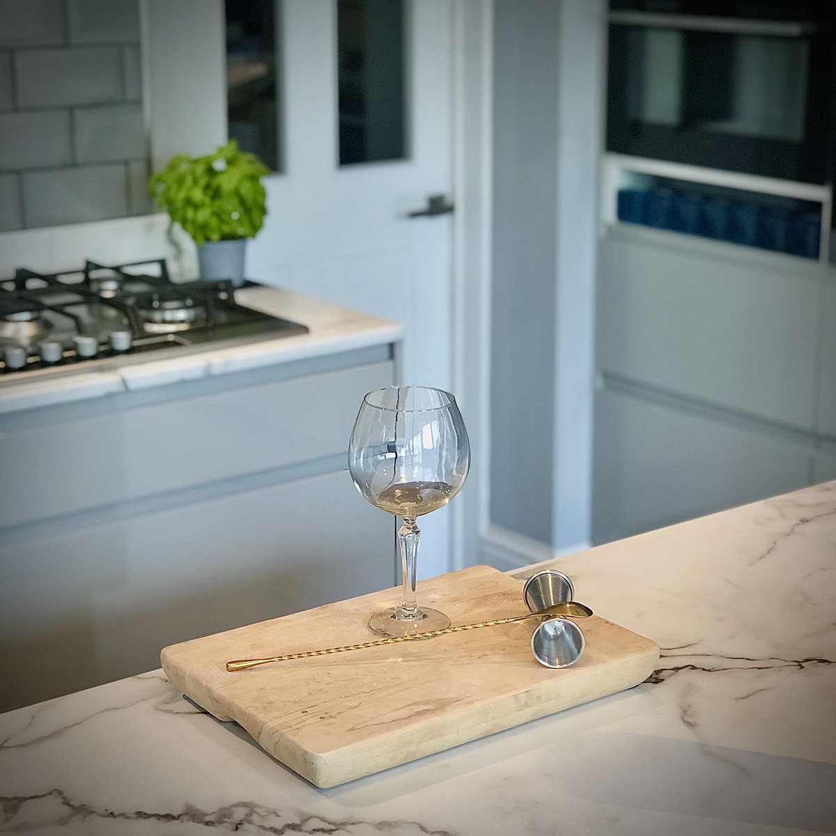 24 hours to go!...Join me tomorrow eve at 17.30, Saturday 18th April on my Instagram Live (<a href="/SapphireSamC/">Sam Carter - Instagram Follow: @SapphireSamC</a>) to see what I’ll be placing into this glass! Masterclass from #myhometoyours #stircreativity