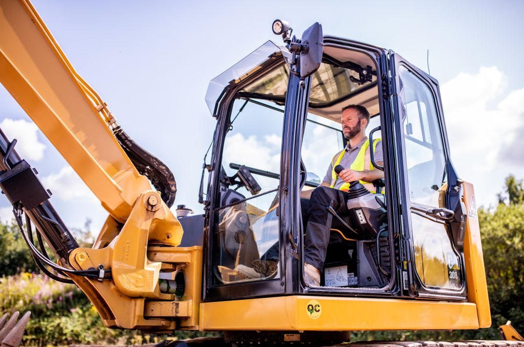 FoleyEngines's tweet photo. Cat machines are “built to be rebuilt." #BuiltDifferent #Construction https://t.co/MBhu2wtrLx