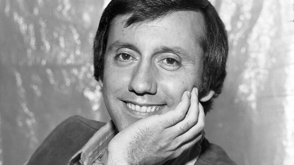 RayStevensMusic's tweet photo. #FlashbackFriday with this black and white picture of a young Ray Stevens!
#flashback #flashbackfridays #flashbackfri https://t.co/I8eW5U7vGz