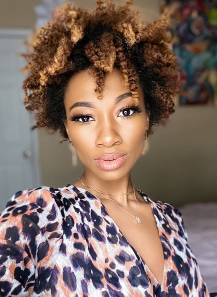 GroHealthy_'s tweet photo. Let it loose!
🌱 Gro inspo: @shacai 

#naturalhairtutorial #naturalhairvideo #respectmyhair #shortnaturalhairinspos ⁣#naturalhair #twa #beauty #blackgirlmagic #prettygirlsrock #melanin #wcw https://t.co/0uMulTivF1