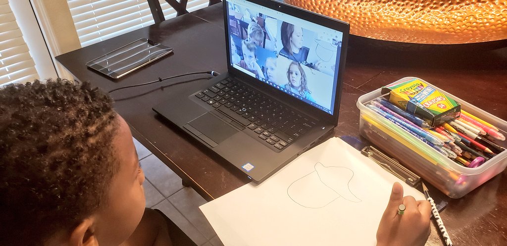 LLJackson08's tweet photo. Thank you @shan_heuss for offering a fun Friday activity for our kids this morning!  Trace enjoyed being able to see you &amp; his friends. We'll see you next Friday! #artsyfartsyfridays @Austinelpride https://t.co/v7gdo6xZiW