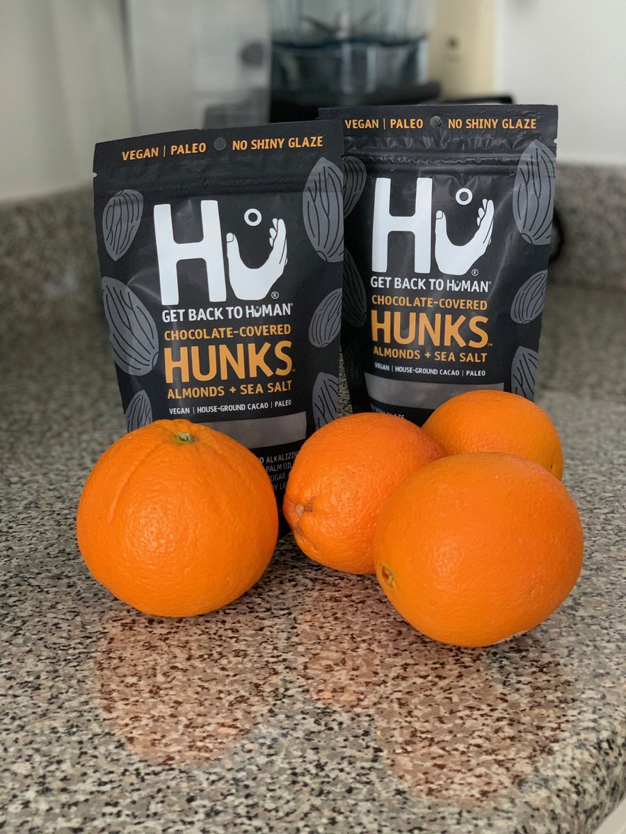 LianaWernerGray's tweet photo. Some of my favorite quarantine snack include these @HuKitchen hunks and oranges! What are your favorites? #getbacktohuman #chocolate #vitaminc https://t.co/XB1XAnz7tI