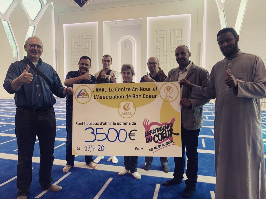 mosqueemulhouse's tweet photo. Remise du chèque de 3500€ aux restos du cœur merci pour votre générosité #restezalamaison https://t.co/8FGwXTZS6I
