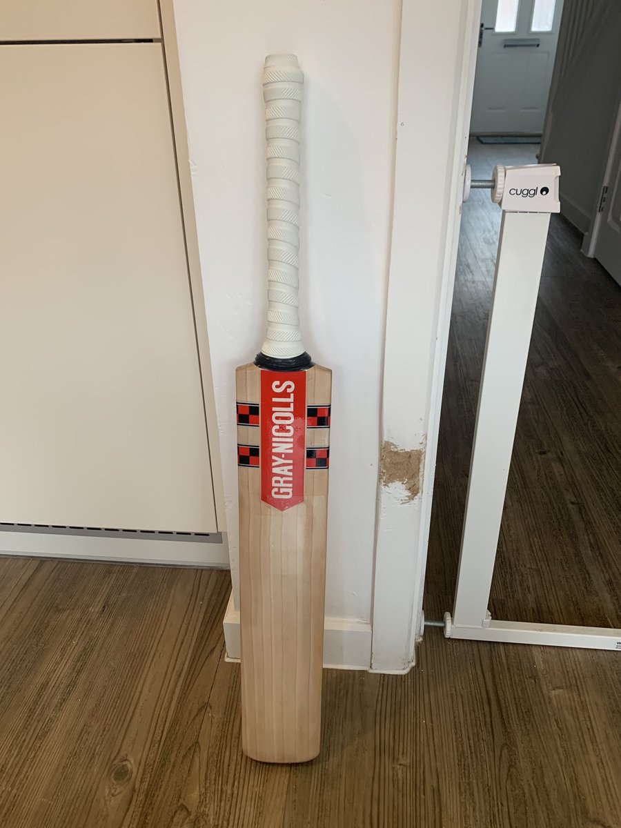 mattcutts1998's tweet photo. Anyone after a bat refurb give @skeatesyy a message. Made a 2 year old bat look straight off the shelf. Top work, big thanks my man❤️ https://t.co/n1vGOxMR1N