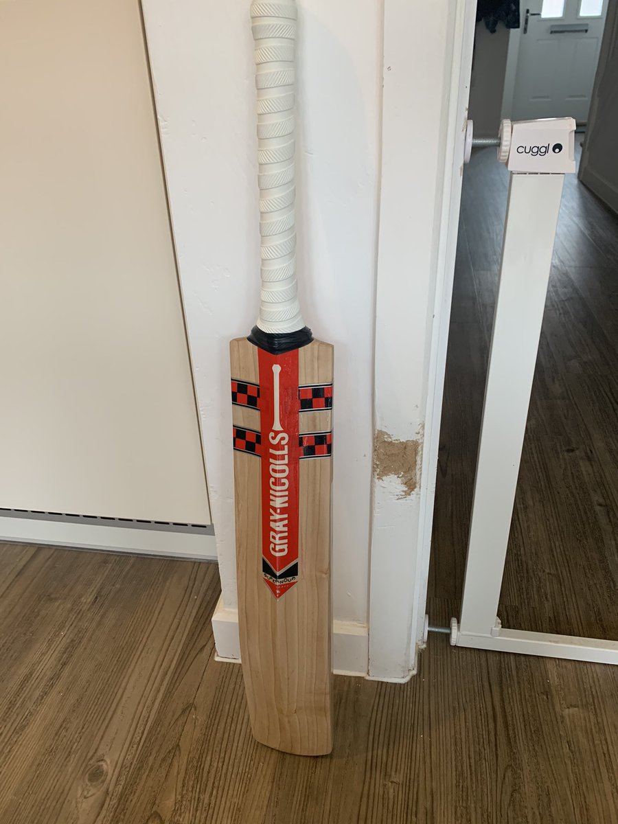 mattcutts1998's tweet photo. Anyone after a bat refurb give @skeatesyy a message. Made a 2 year old bat look straight off the shelf. Top work, big thanks my man❤️ https://t.co/n1vGOxMR1N