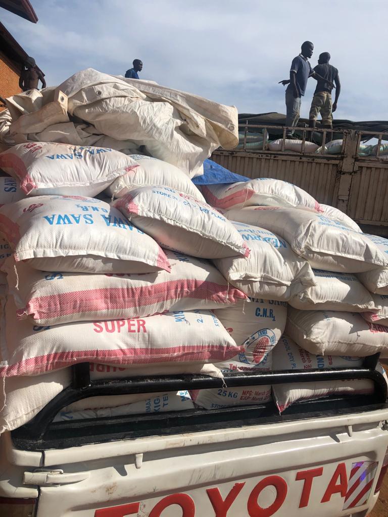 More donations still coming in and we thank 
1- Rwacof 14.1 tns Maize flour &amp; 13.9 tns of rice 
2- RODAS 9.25 tns of rice &amp; 5 tns of Macaroni
3- Association of Construction 2tns maize flour &amp; 1 tn rice 
4- Stella Express 2tns of rice &amp; 3tns of maize flour. 
👏👏 God bless you all