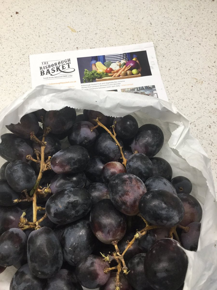 risboroughrun's tweet photo. Another fantastic delivery from #risboroughbasket just in time for the weekend. These red grapes are delicious and absolutely massive - thank you so much to all the hard-working team @Princesris #community #localproduce https://t.co/JQ2FJNG6Dl