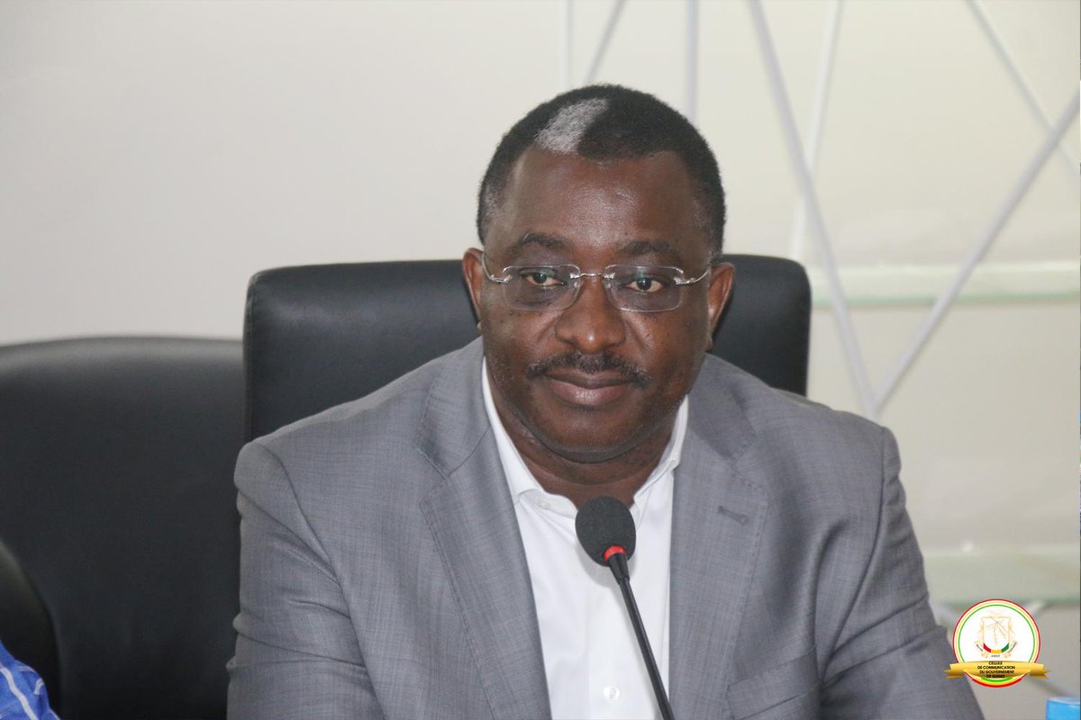 J'ai appris avec une grande émotion le décès de Maître Salif Kébé, tristement emporté par le terrible #Coronavirus. La #Guinée perd un grand Homme.
J'adresse mes condoléances émues à tous les Guinéens et à ses proches.
Prenez soin de vous, le #Covid19 nous menace tous. #Kibaro