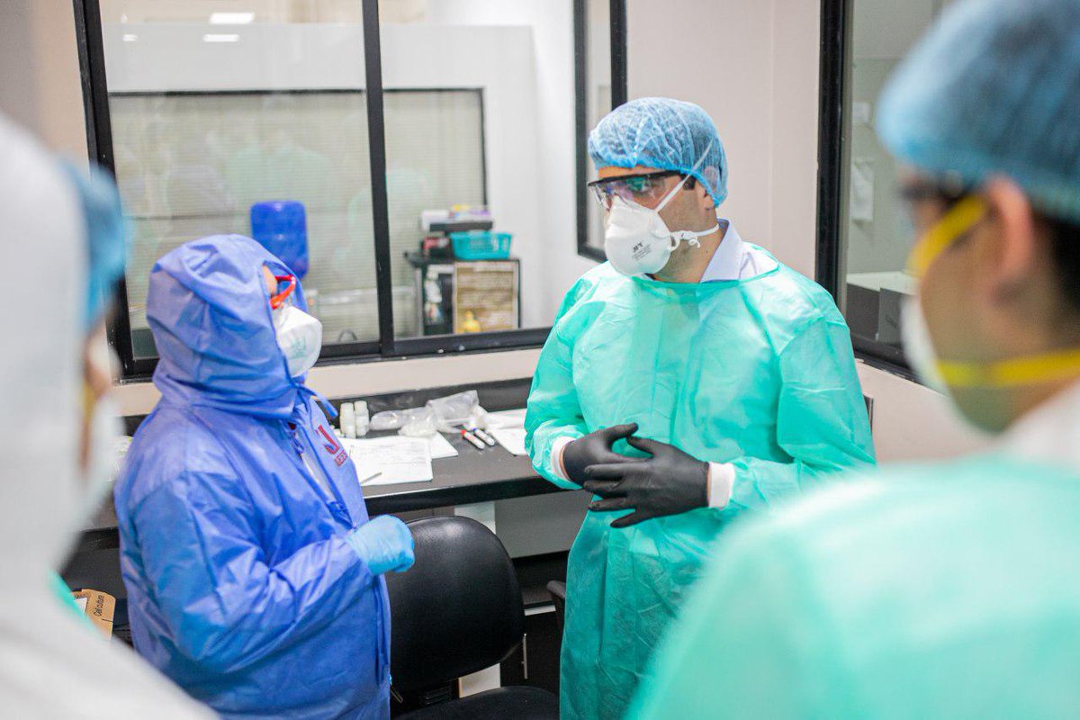 uees_ec's tweet photo. El vicepresidente de la República, Otto Sonnenholzner, visitó el jueves 16 de abril las instalaciones de la clínica #UEES

La #UEESCLINIC atenderá inicialmente a sus colaboradores, luego a estudiantes, después a sus alumni y continuará ampliando sus servicios para la comunidad. https://t.co/BCLS86fcFq