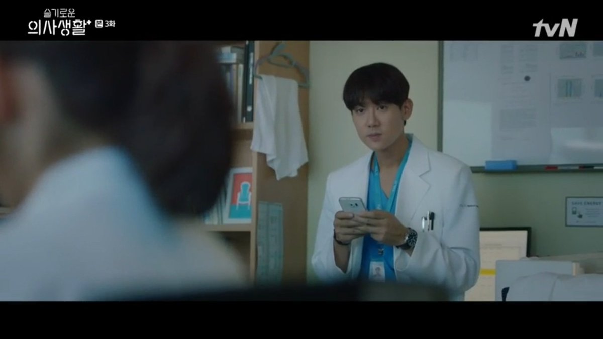 When All the Professor from General Surgery Luring Gyeoul to decide on case she will assist. ( she is the only resident)  You can see Jeongwon smiling at the back while waiting  #HospitalPlaylist