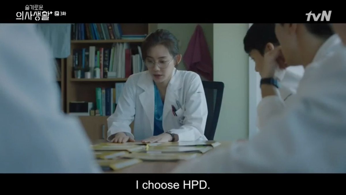 When All the Professor from General Surgery Luring Gyeoul to decide on case she will assist. ( she is the only resident)  You can see Jeongwon smiling at the back while waiting  #HospitalPlaylist