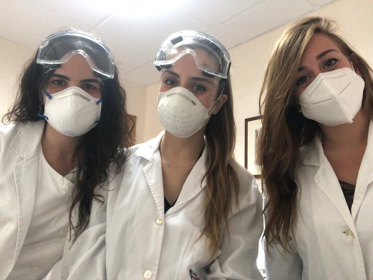 treballsocial1's tweet photo. Les #treballadoresosocialssanitàries del Vallès Central i Baix Montseny, i les de l'Hospital Mare de Déu de la Mercè també estan a primera línia! 👏👏
Força i ànims, companyes! #aplaudimenttreballadoressocials #ensensortirem https://t.co/i28E9DUwXj