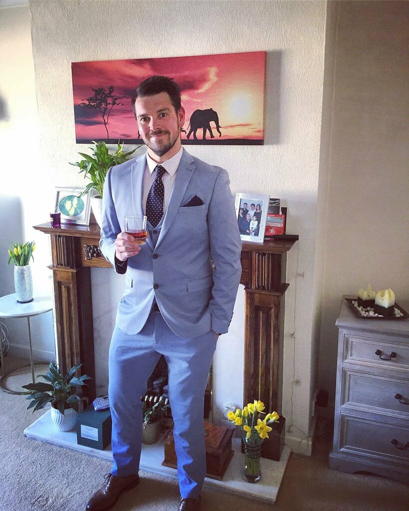 keilnelson's tweet photo. #fridaydressup too much for a living room party? π€π€·π»ββοΈ https://t.co/hIyTQHmuVR