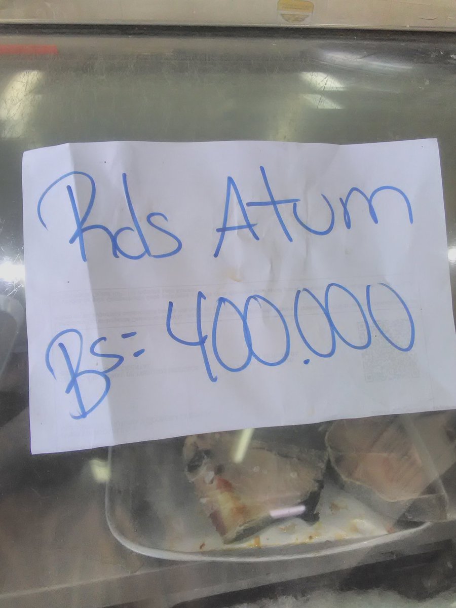 PCaracas2018's tweet photo. mercado mayor de #Coche, en el caso del #Queso estaba en 420 en #DonJamon (imag 4), la carne de 1ra 560 y el pollo en 219. La 3ra imagen es de #BarcoPesca, disculpen pero no tengo un IPhone.
#17Abr #QuedateEnCasa #Gasolina #Caracas #Covid_19 #Venezuela #Viernes #Catia #Petare https://t.co/CeANoPTMpw