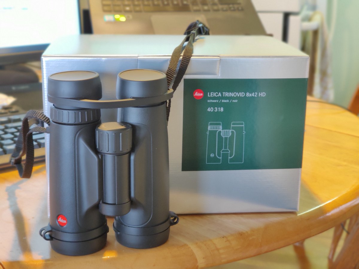 Just received these awesome binoculars from @IBIS_journal and @Leica_UK for winning the best ECR Paper! Just wanted to say thank you so much... now I wish I could go birding outside of my backyard!

#ornithology #IBISbestECRpaper @LeicaBirding