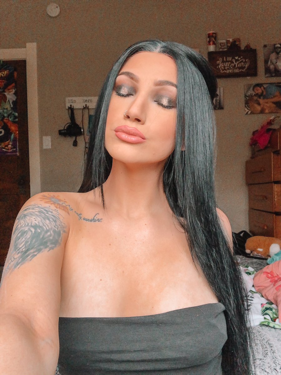 target_care's tweet photo. 🖤 •
•
•
•
#beautyblogger #walmartfinds #toledohio #nwohio #contentcreator #blacksmokeyeye #baileysarian #elfcosmetics #wetnwildbeauty #toofaced #colourpopcosmetics #fyp #toledorockets https://t.co/s6WRRh926F