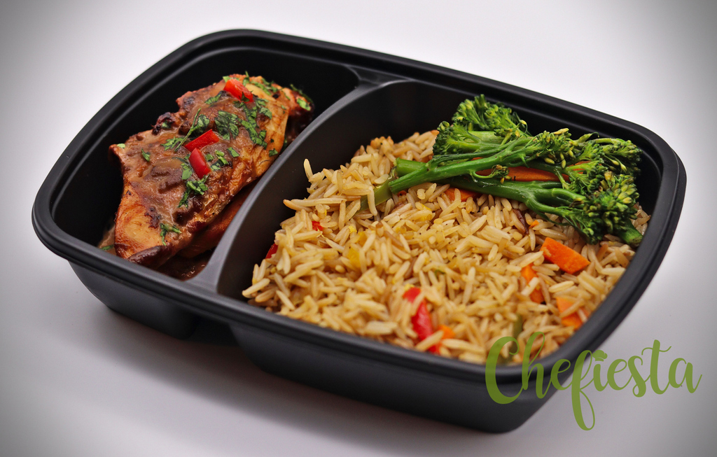 Chefiesta_'s tweet photo. UPDATE ON NHS FREE MEALS: We will now be delivering free meals into Northwick Park Hospital. β
We are also introducing our new spicy grilled chicken with fried rice !β
#NHSHEROES #stayhomestaysafe #thankyounhsβ
#mealprepchef #mealdeliveryservice #LoveYourNHS #NHS https://t.co/bNYR4HkidD
