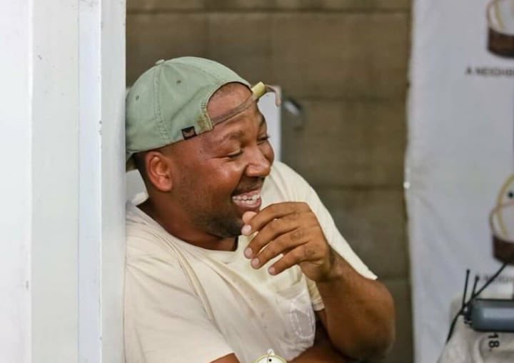 DeRadikaal's tweet photo. This place is a mental institution 🤞🏿. What did he do now #Shimzamustfall https://t.co/ZRnPl55LXa