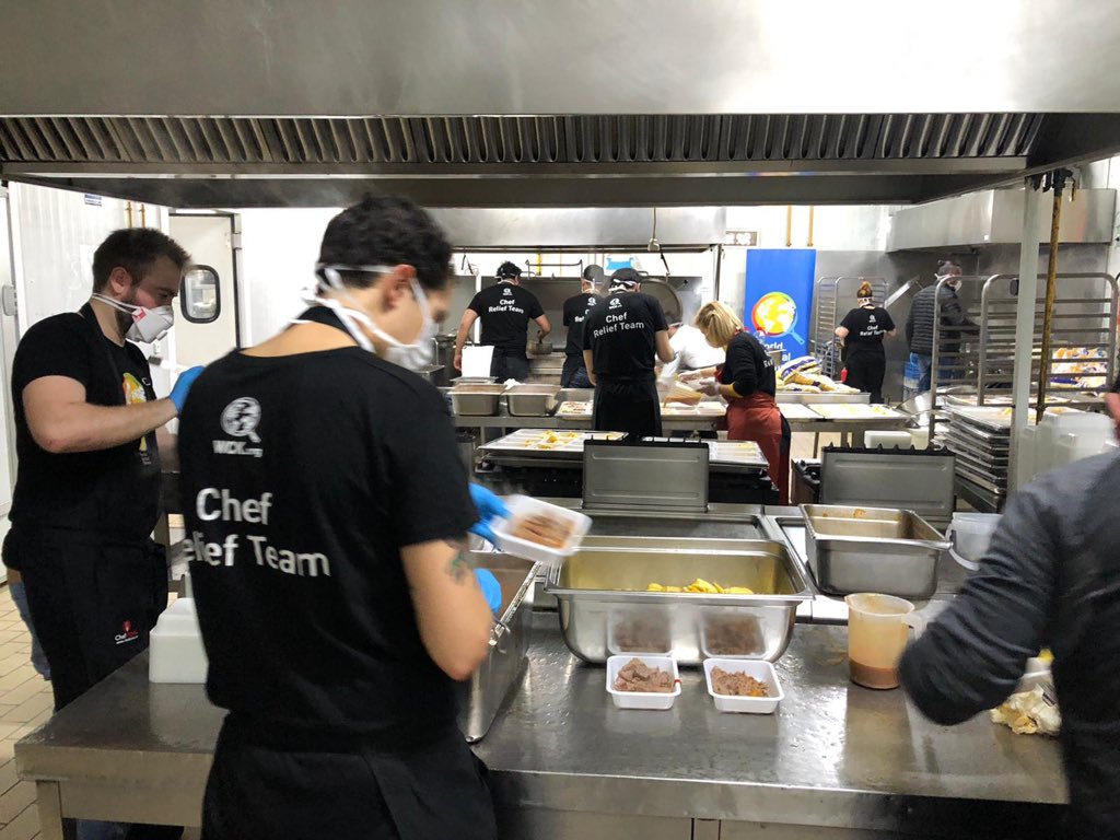 Nos unimos al movimiento gastronómico social con el que se pretende ayudar a las personas más vulnerables durante la crisis sanitaria. 
#ChefsForSpain #WorldCentralKitchen #OvejasNegrasCompany