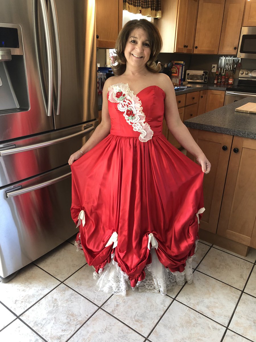 jennibriggs17's tweet photo. Final day of Virtual Spirit Week Round 2!
Throwing it back to FHS Junior Prom 1987 (wish I had the petticoat for the full effect of the skirt 😂) @FHSPeerLeaders #fhsvsw https://t.co/ALdb2G9TG3