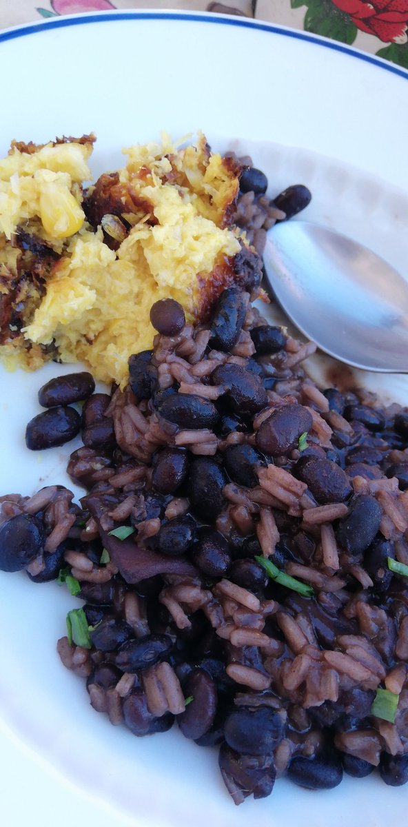 db_diego's tweet photo. 250 platos de una feijoada de laaa grannn salió hoy para @ollapopularpy !! 🤤♥️ Gracias a los amigos @tatisemej y a @godievazquez por darnos una manito o una manota en realidad, y a la genia @noeliayeina como siempre, ídola!! https://t.co/krvXZxBBh3