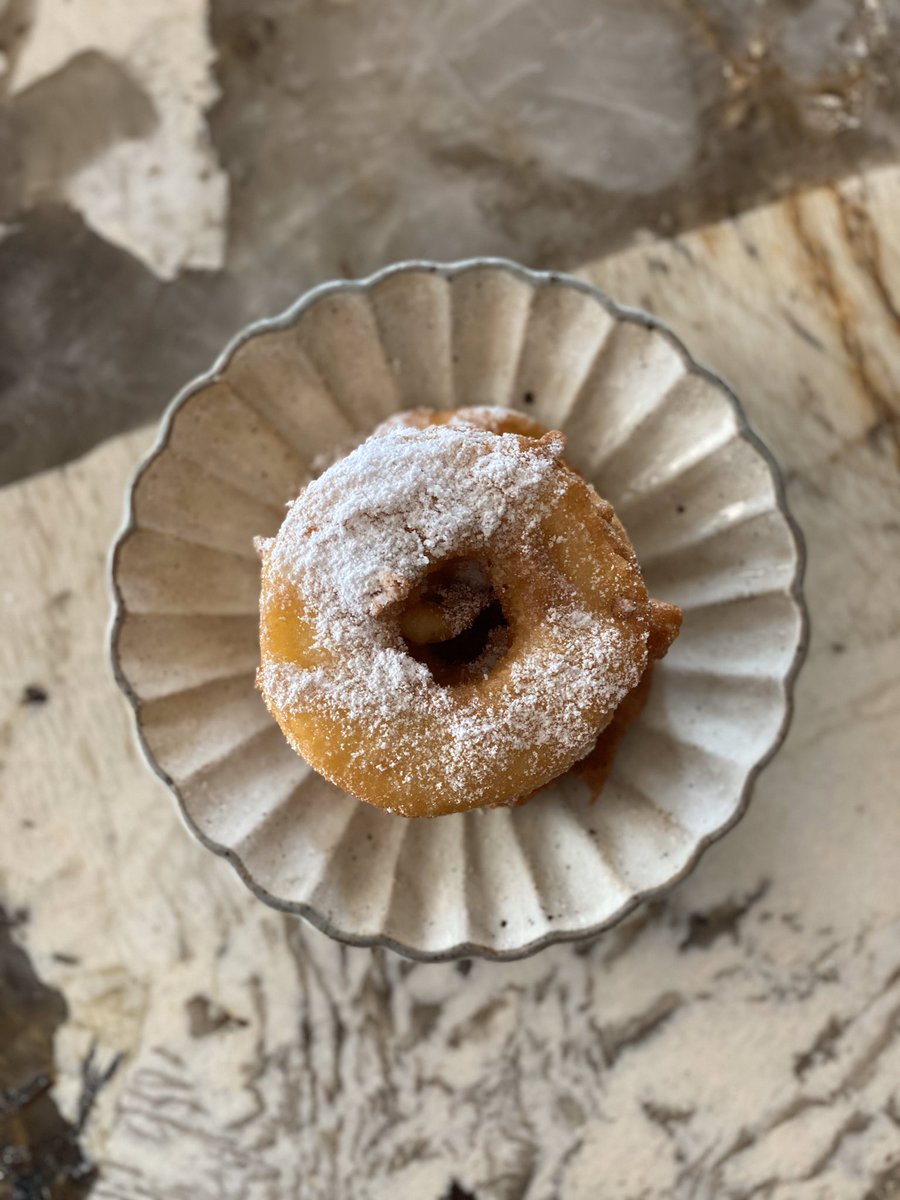 cyril_lignac's tweet image. Et pour le dessert beignets aux pommes !! #TousEnCuisine #cooking #live #atable