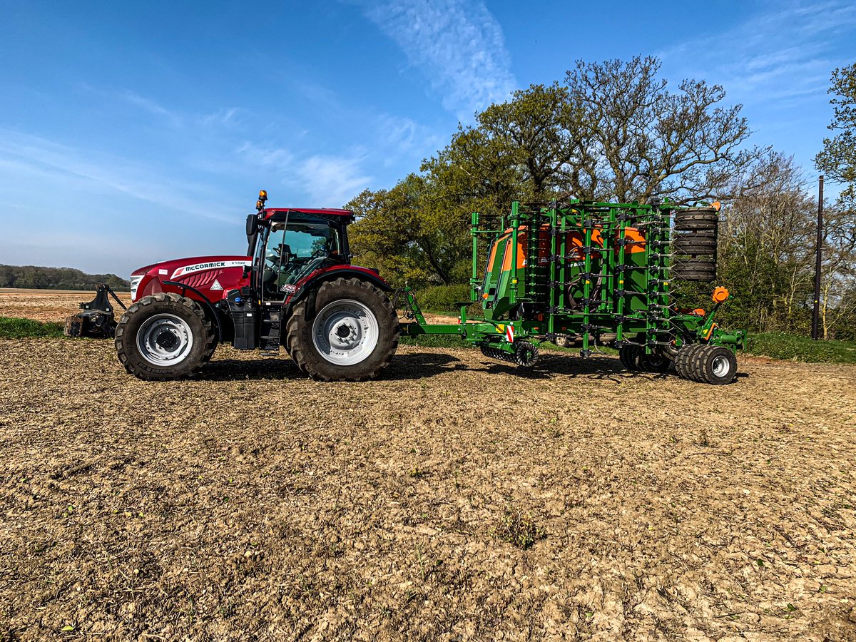 Had the amazon cayena 6001 on demo yesterday after having ago on it I was very impressed with how well this drill done with the ground conditions being heavy clay.
We went straight into it without any previous cultivation’s to minimise ground movement and it performed really well