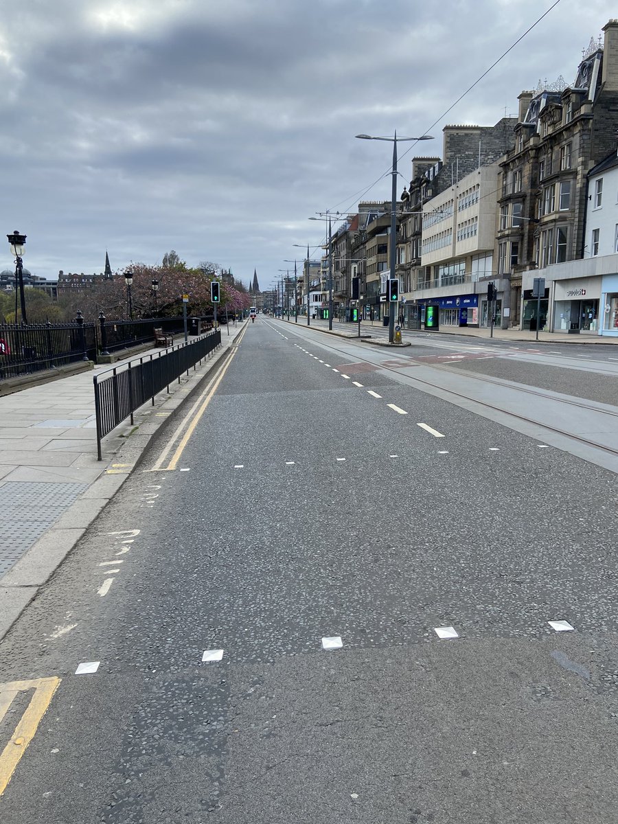 Beathhigh's tweet photo. Like 6am on a Sunday but it’s 6pm on a Friday. Princes Street and George Street. https://t.co/KjSx1UumkY