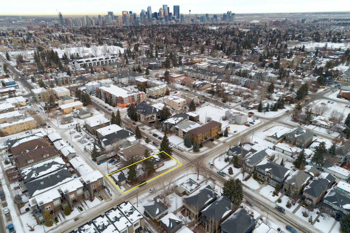 HCinCalgary's tweet photo. πππͺ πππππ || Now only $675,000βΌοΈMC-1 Lot in Altadore blocks from Marda Loop. Basement suite (illegal). Excellent investment opportunity! #investinrealestate #investincalgary #yycrealestate #altadore #developmentopportunity #rentalincome https://t.co/dsDgQaohq2