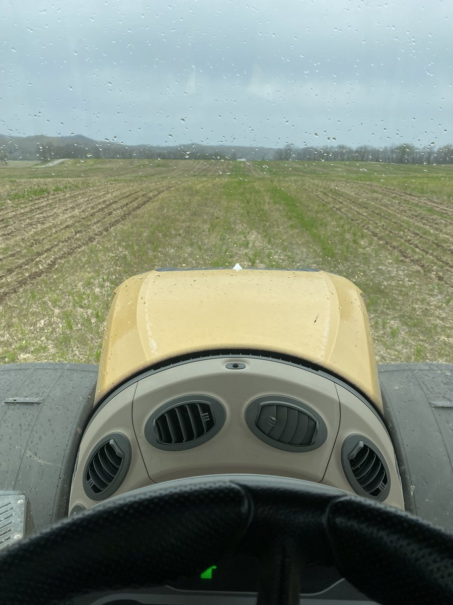 BriansVideos's tweet photo. Looks like tonight’s show might get canceled #stripperprobs #farmerproblems #plant20 #striptill https://t.co/q3rCJ4194y