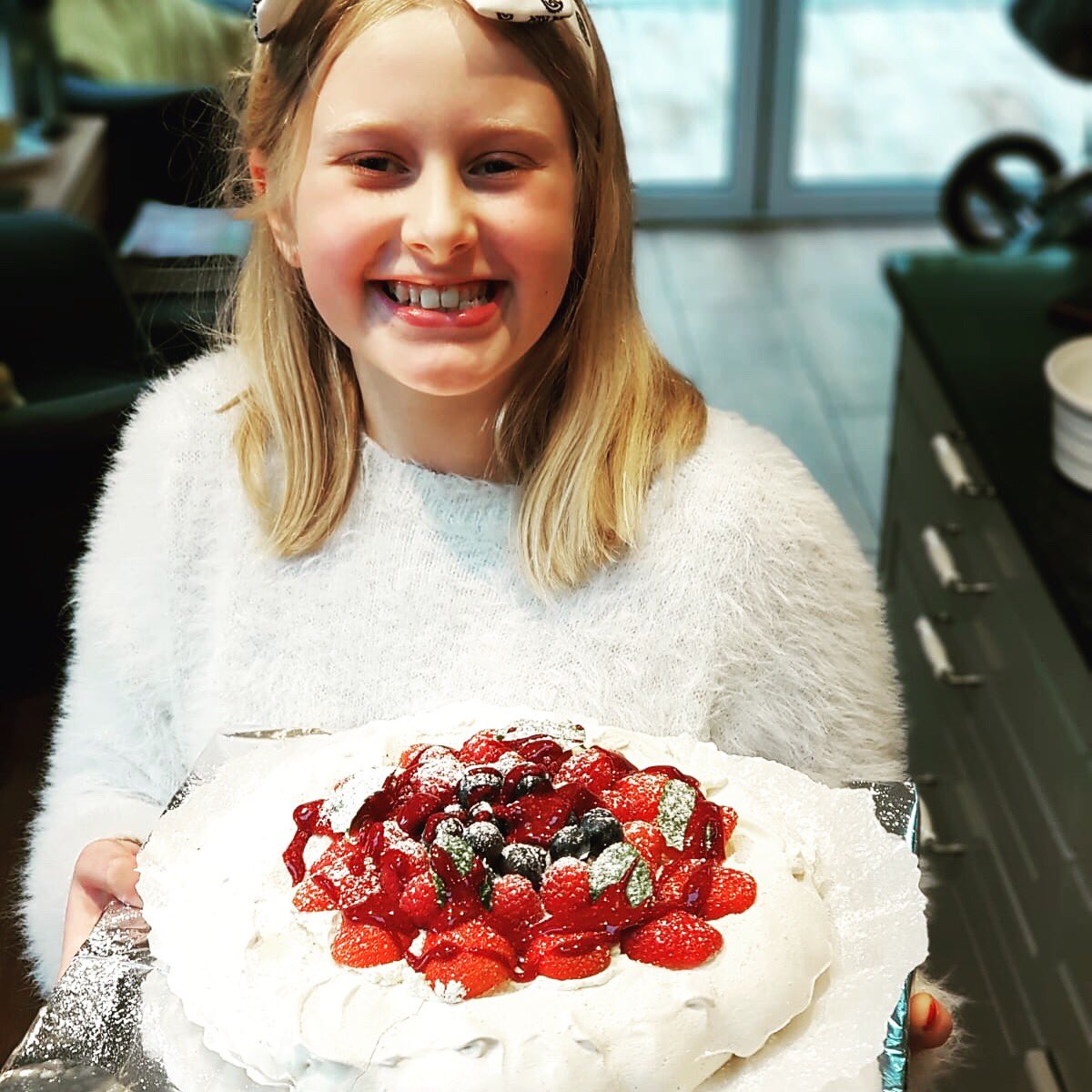 wayne19731961's tweet image. Millie's made an amazing pavlova.