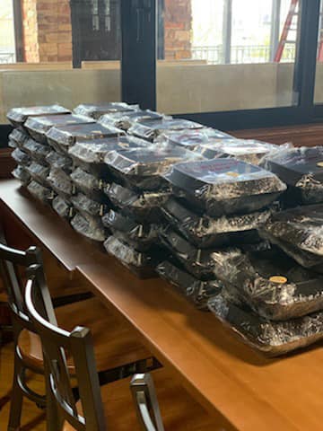EastMaine63's tweet photo. A shout out to our awesome @VHNelsonD63 and @MelzerMLions PTOs which, with help from @csidesaloon and the Girl Scout Troops of 63 &amp; 207, brought lunch - and lots of thank you cards from our students - to the pediatric ER staff at Lutheran General. #63success https://t.co/h151ccKMvr