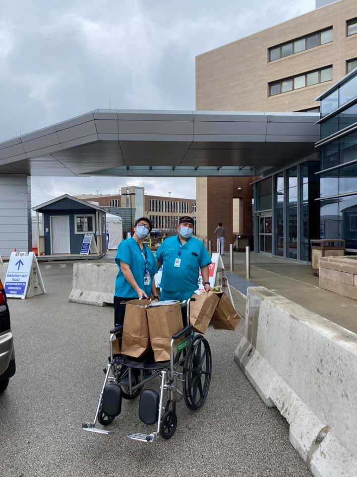 A shout out to our awesome <a href="/VHNelsonD63/">VHNelson</a> and <a href="/MelzerMLions/">MelzerMLions</a> PTOs which, with help from <a href="/csidesaloon/">Countryside Saloon</a> and the Girl Scout Troops of 63 &amp; 207, brought lunch - and lots of thank you cards from our students - to the pediatric ER staff at Lutheran General. #63success