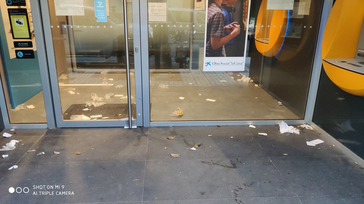 RafaTorresG's tweet photo. Hola @caixabank soy usuario de sus cajeros a diario y así esta el habitual que utilizo en Torremolinos, Málaga. Hay casi que vacunarse para tocar algo ahí... https://t.co/hJY8FtIC43