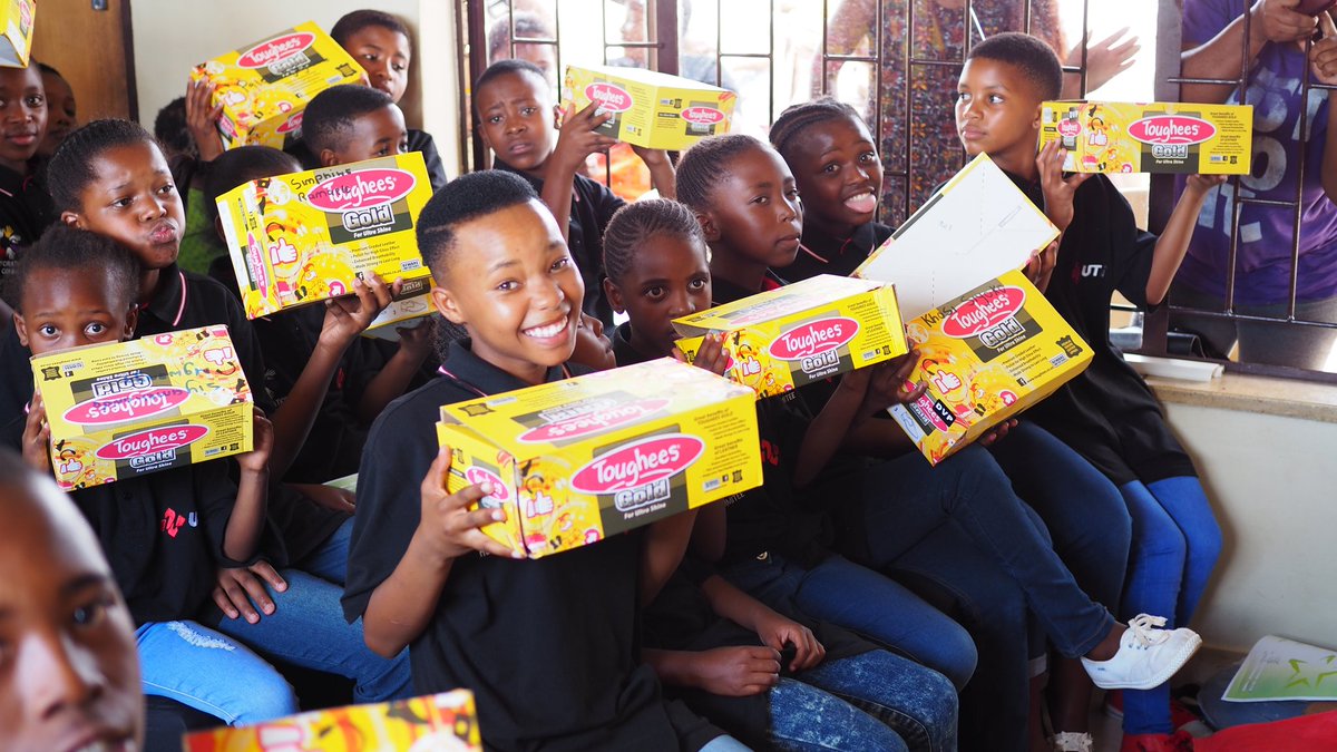 XolaniGS's tweet image. I can&apos;t let shimza fall. for 3 years his been  sponsoring my kids with school shoes you shaping the future kids going to school with dignity #Shimzamustfall